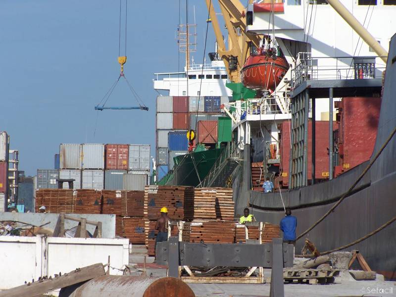 Cargo inspection nickel ore wetness control sampling and grab testing protocol Port of Lome